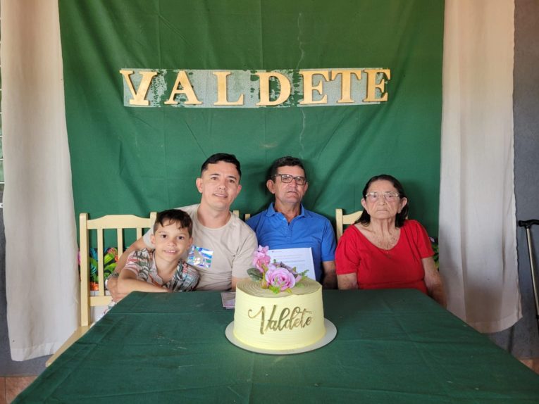 Receita de Bolo de aniversário simples, enviada por valdete